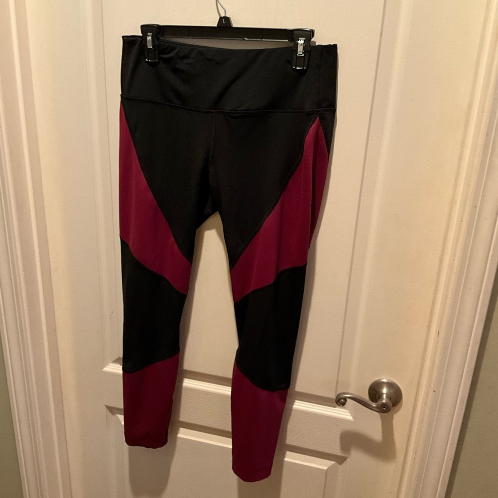 90 Degree By Reflex Black and Burgundy Active Leggings